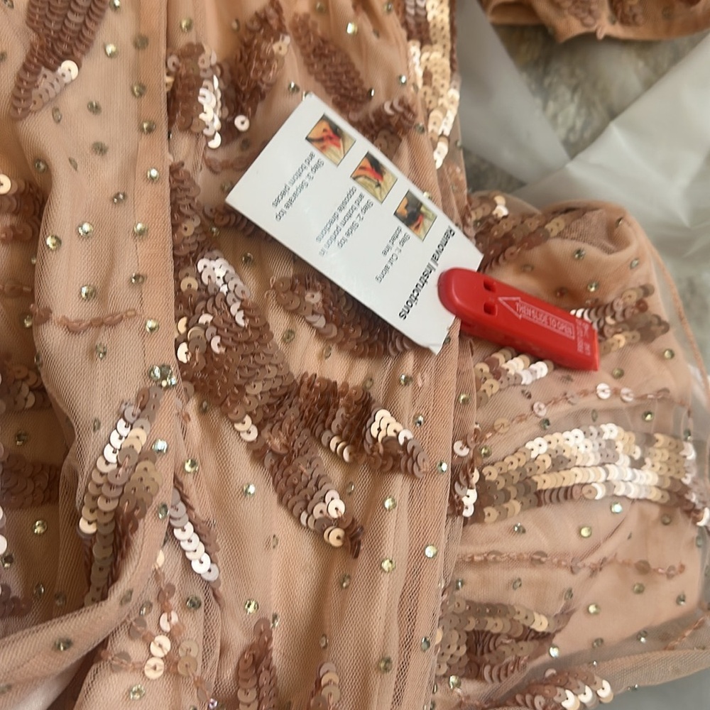 Mac Duggal Vibrant V-neckline Sheath Dress
Rose Gold, size 12 - Picture 4 of 8